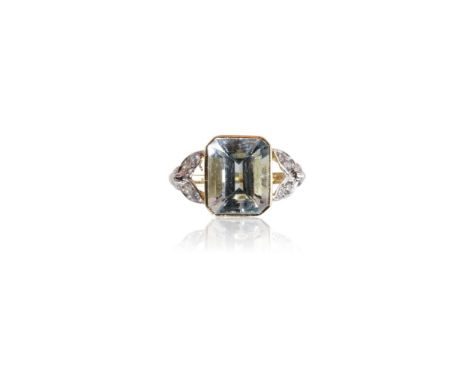 AQUAMARINE AND DIAMOND RING, the aquamarine collet-set in yellow gold, sided by v shaped diamond-set shoulders, on a yellow g