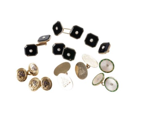 A SET OF THREE YELLOW GOLD BUTTONS, each set with a central diamond within a green enamel border, a pair of yellow gold oval 