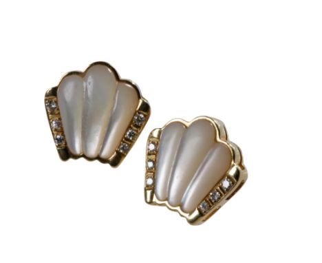 YELLOW GOLD EARRINGS, 18ct, set with carved mother of pearl and pave-set with brilliant-cut diamonds. 