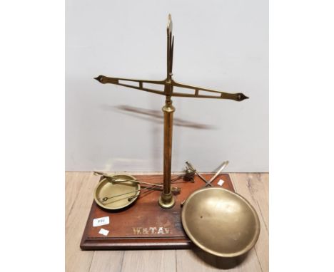 SET OF VINTAGE APOTHECARY SCALES    NA