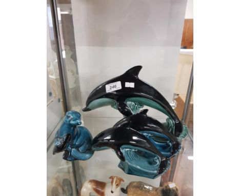 3 ASSORTED SIZED POOLE DOLPHINS TOGETHER WITH A POOLE SEAL