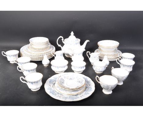 Royal Albert - English bone china - Memory lane pattern. A vintage 20th Century tea / dinner service set. Comprising of cups,