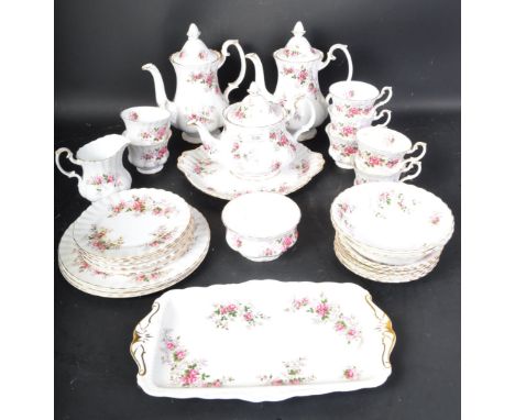 Royal Albert bone china England - Lavender rose pattern - A vintage 20th Century bone china tea service / coffee set comprisi