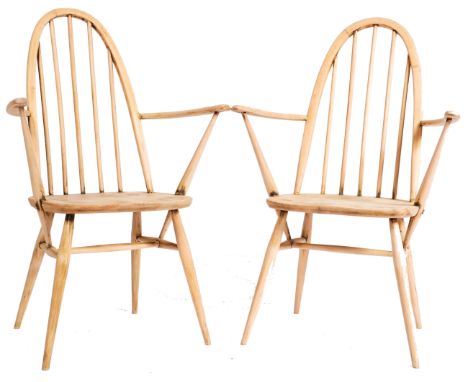 Lucian Ercolani - Ercol - A pair of retro vintage mid 20th Century striped beech and elm carver dining chairs. Each chair hav