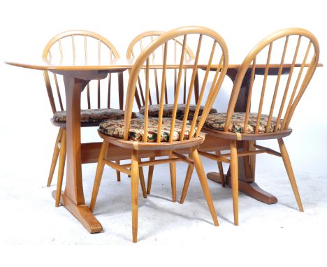 Lucian Ercolani - Ercol - Windsor - A retro vintage 20th Century beech and elm dining table and four chairs. The table of typ