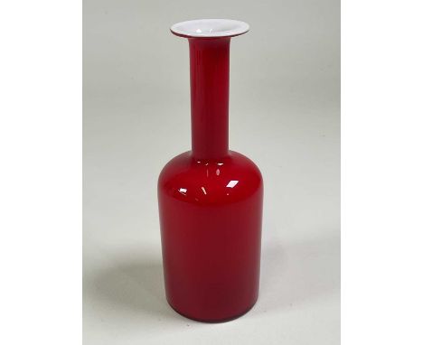 OTTO BRAUER FOR HOLMEGAARD; a mid 20th century Danish art glass red and white cased Gul, height 26cm.