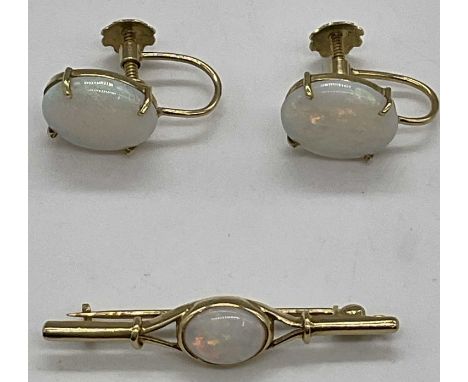 A pair of 18ct yellow gold and opal screw back earrings and a matching bar brooch, length of brooch 35mm, combined approx 5.0