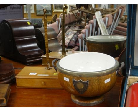 DE GRAVE, SHORT &amp; CO. LIMITED TABLE TOP / DESK TOP WEIGHING SCALES, together with an oak twin handled pedestal vase with 