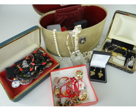 LARGE QUANTITY OF MIXED COSTUME JEWELLERY contained within a vintage jewellery case and a black cardboard box containing mixe