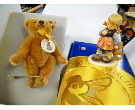 BOXED STEIFF LIMITED EDITION BEAR together with a Hummell figure entitled 'Me and My Shadow'