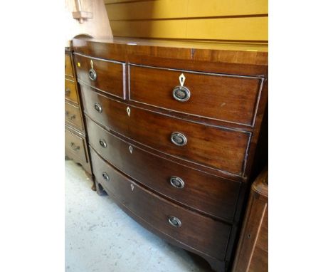 ANTIQUE MAHOGANY BOW FRONT CHEST OF DRAWERS, 104 x 100cms