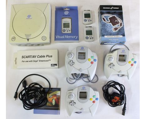 Sega: A collection of assorted Sega Dreamcast items to include: an unboxed console, a boxed Visual Memory Unit, two unboxed V