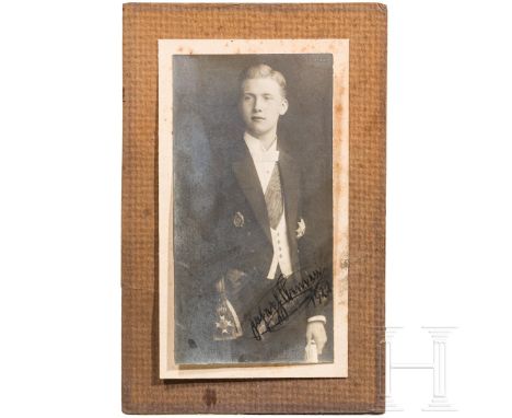   Prinz Joseph Clemens von Bayern (1902 - 1990) - signiertes Portraitfoto, datiert 1921  Halbportrait des Prinzen in Frack mi