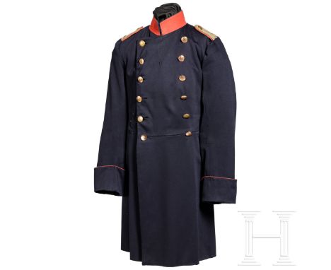   Preußen - Überrock für einen Oberleutnant, um 1900  Feines dunkelblaues Tuch mit rotem Kragen und Vorstößen, zwei Reihen ge
