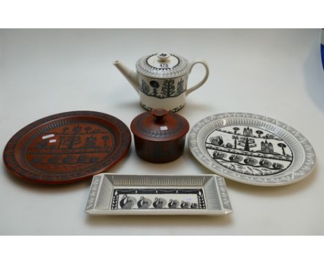 Royal Worcester Scotty Wilson Crown Ware to include teapot, plates etc (5 items)