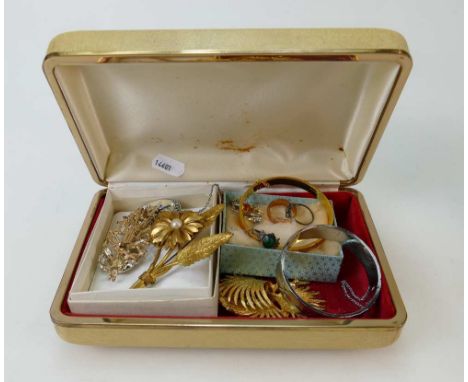 A collection of vintage ladies costume jewellery including rings, bracelets, brooches etc