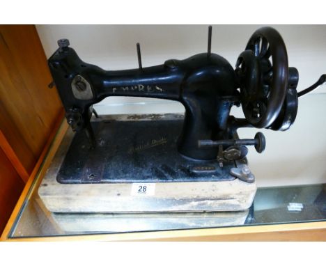 Vintage Empress sewing machine Model No. 472652
