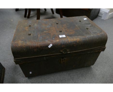 Vintage tin trunk in original scumble 
