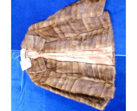 Vintage short ladies fur jacket approx size 10