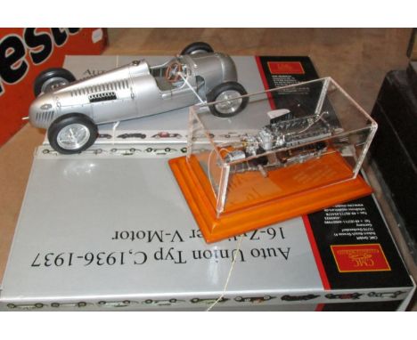 CMC Auto Union Typ C (1936-1937) 1:18 scale model together with Auto Union Typ C 16-Zylinder V-Motor (both E boxes G) (2)