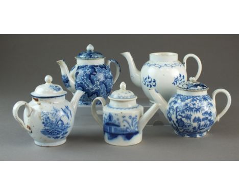 Five blue and white teapots, circa 1800-20 comprising a pearlware drum-shaped teapot decorated with chinoiserie landscape; a 