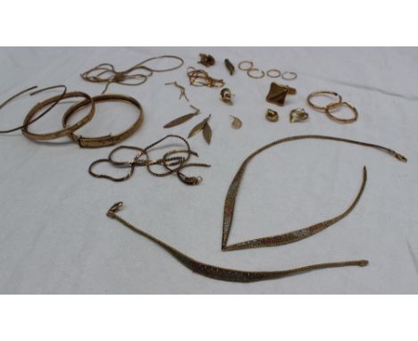 A 9ct yellow gold bangle together with assorted 9ct gold and other jewellery, approximately 35 grams