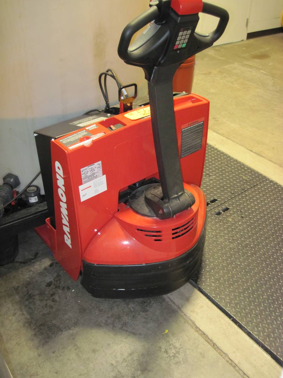 Raymond 102TF45L Electric Pallet Jack S/N 1020810299
