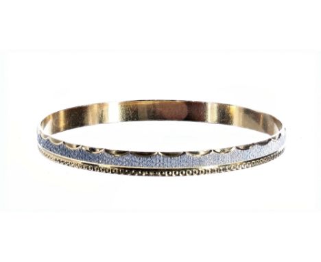 Bicolour bangle, stamped 22k, 15.5gm (138964-1-A)
