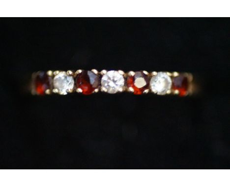 9ct Gold ring set with 4 garnets &amp; 3 white stones Size M 