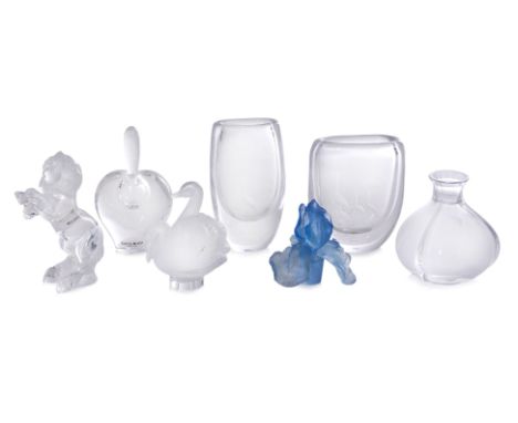 A GROUP OF LALIQUE, DAUM AND KOSTA BODA GLASS OBJECTS
Comprising two examples from Daum, including a clear crystal perfume bo