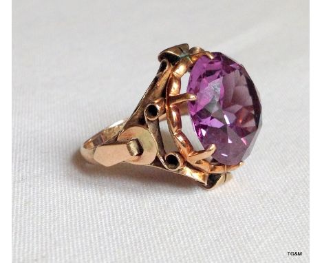 A gold and amethyst ring, size I