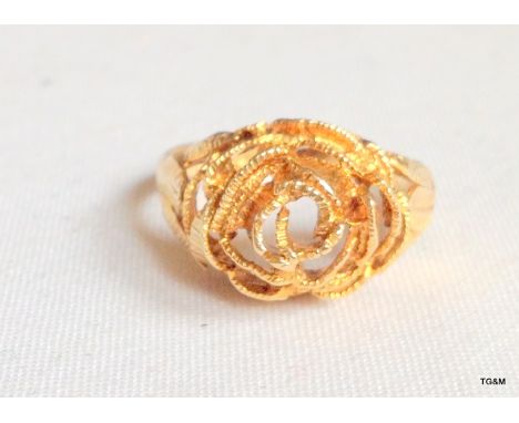 A 9ct gold ladies rose ring, size M