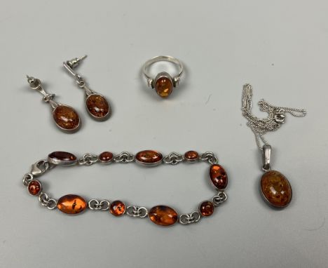 Collection of amber set jewellery to include silver 