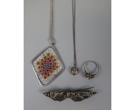 Small collection of jewellery to include silver 