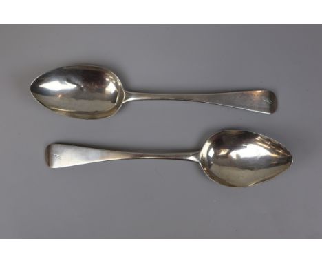 Pair of hallmarked silver Georgian spoons - Approx weight: 114g 