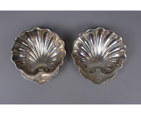 Pair of hallmarked silver bon bon dishes in the form of shells - Approx weight: 147g 