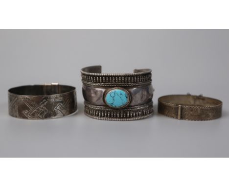 3 silver bangles - Approx gross weight: 100g 