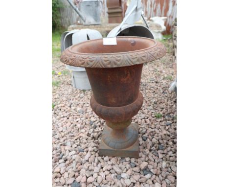 Cast iron pedestal planter - Approx height: 44cm 
