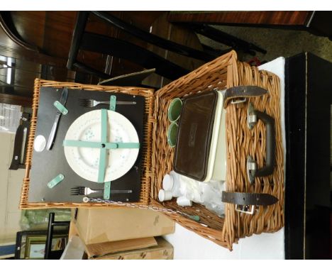 BREXTON COLLECTION FITTED WICKER HAMPER 