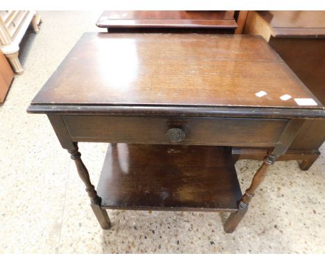 MID-20TH CENTURY OAK SINGLE DRAWER SIDE TABLE WITH OPEN SHELF ON TURNED SUPPORTS 