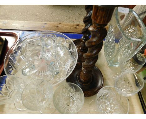 TRAY CONTAINING MIXED GLASS WARES, WINE GLASSES, BARLEY TWIST OAK CANDLESTICKS ETC 