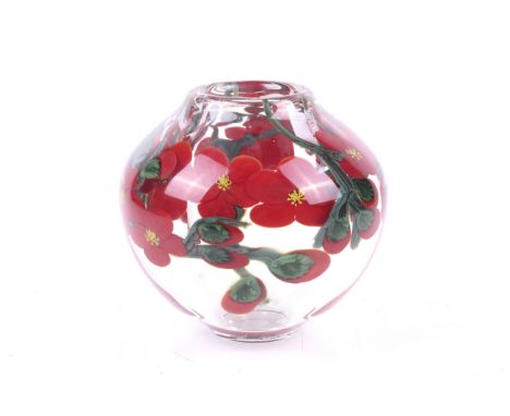 Steven Lundberg (USA, 1953 - 2008), a glass art vase, signed and dated 2002. #072905, decorated with red flowers. H13cm Condi