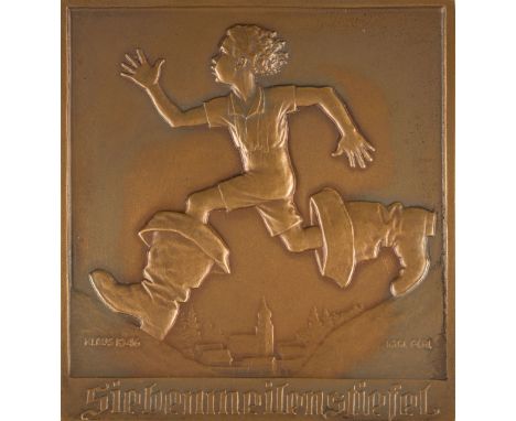 Perl, Karl (1876-1965)SiebenmeilenstiefelBronzeSigniert rechts unten, links unten "Klaus 1946"5,5 x 5 cm
