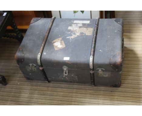 A BEECH BOUND HESSIAN COVERED STEAMER TRUNK 