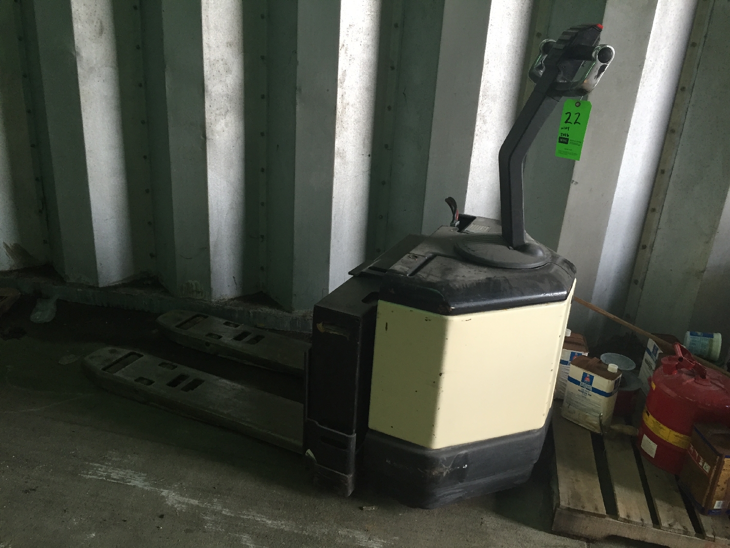Crown PW 3,000 Series 6,000 lb. Electric Pallet Jack, M/N PW352060