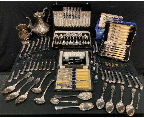 Silver &amp; Plate - a set of six Edwardian silver hafted butter knives, Sheffield 1904;  others silver plated Kings pattern,