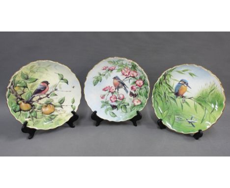 Set of three Spode fine bone china British bird cabinet plates to include Bullfinch, Chaffinch and Kingfisher, (3)