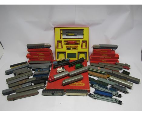 A boxed Triang 00 gauge model railway R404 Operating Hopper Car Set, assorted loose Triang locomotives and rolling stock (som