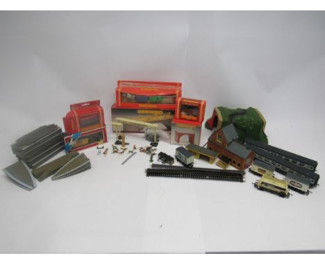 A mixed group of 00 gauge model railway rolling stock and accessories to include boxed Lima Shredded Wheat wagon and unboxed 
