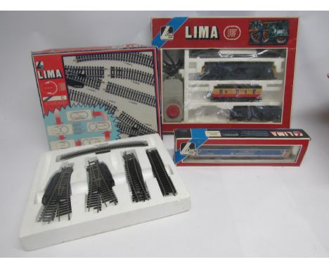 A boxed Lima 00/H0 gauge model railway 103400Z 45 starter train set comprising Warship Class Dragon diesel locomotive no. D81